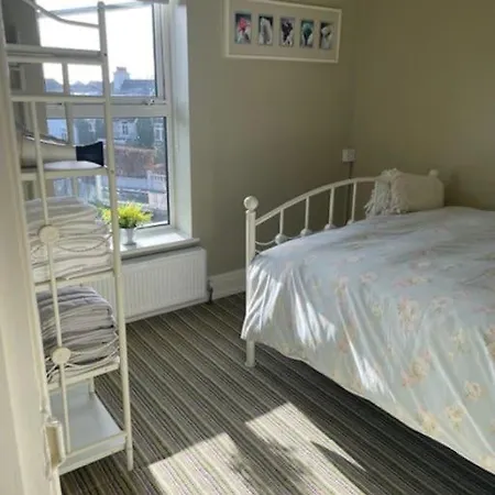 Charming House On Taylors Hill With Free Parking