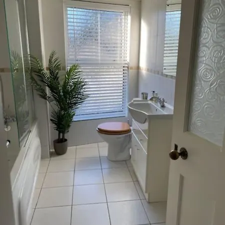 Charming House On Taylors Hill With Free Parking *