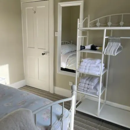 Charming House On Taylors Hill With Free Parking *