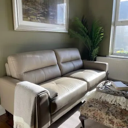 Charming House On Taylors Hill With Free Parking *