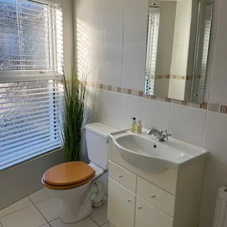 Charming House On Taylors Hill With Free Parking *