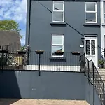 Charming House On Taylors Hill With Free Parking Vila