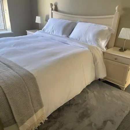 Charming House On Taylors Hill With Free Parking Villa