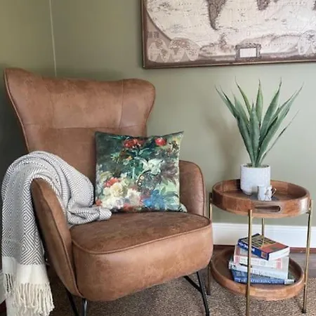 Charming House On Taylors Hill With Free Parking *