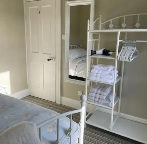 Charming House On Taylors Hill With Free Parking *