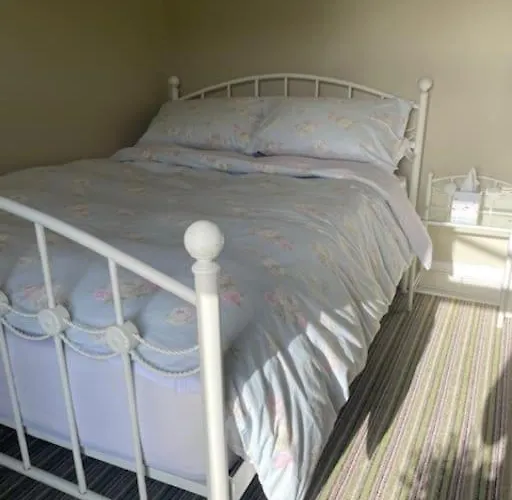 Charming House On Taylors Hill With Free Parking