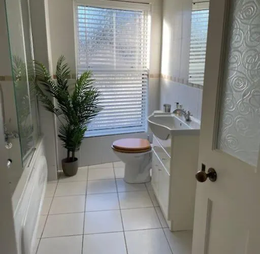 Charming House On Taylors Hill With Free Parking *