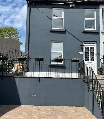 Charming House On Taylors Hill With Free Parking Villa