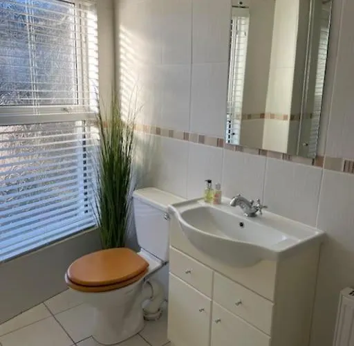 Charming House On Taylors Hill With Free Parking *